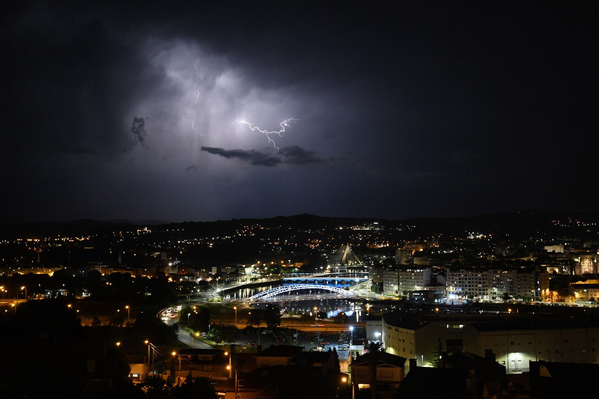 Rayos y centellas: la tormenta se cierne sobre Galicia en pleno junio
