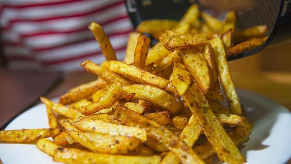 Patatas Fritas Congeladas en Freidora de Aire 🍟 