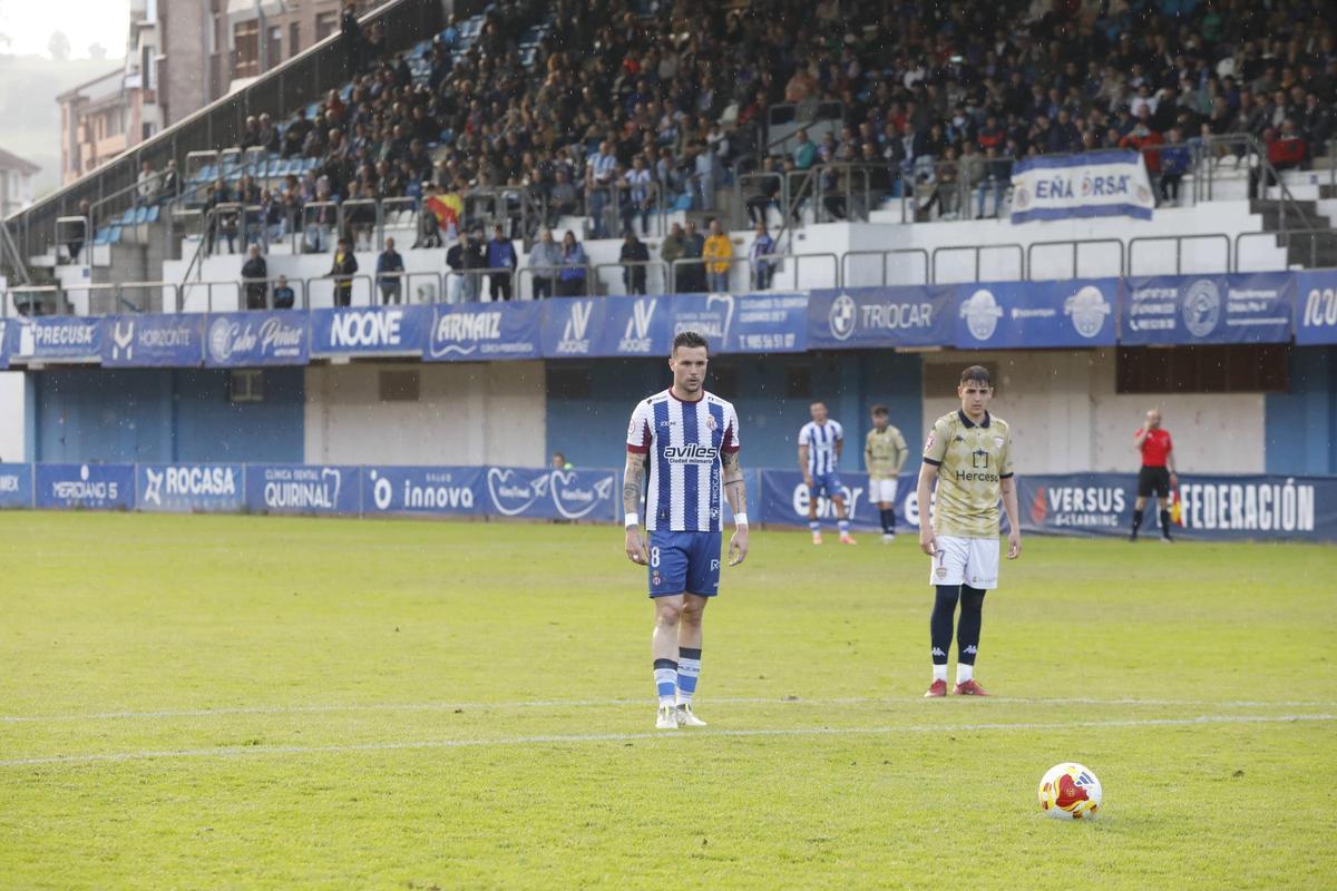 Kevin Bautista, en el momento de su penalti ante el Guadalajara