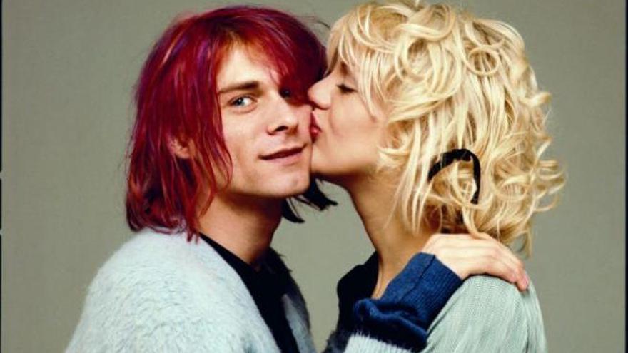 Kurt Cobain junto a Courtney Love.