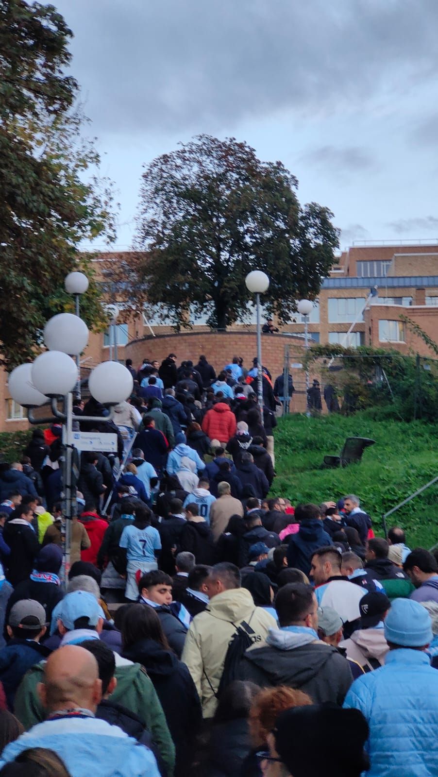 Stuttgart se tiñe de celeste
