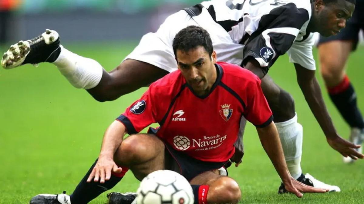 Rafa Clavero, con la elástica de Osasuna, en un partido de Liga.