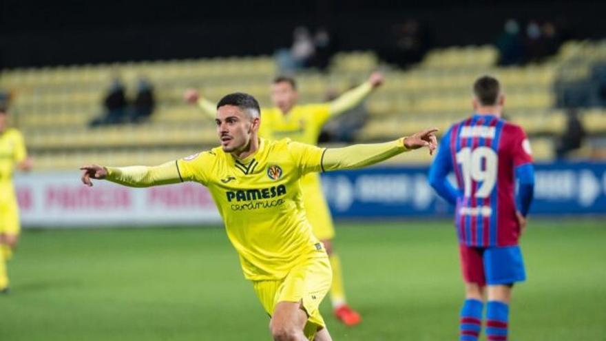 Sergio Lozano durante un partido con el Villarreal B.