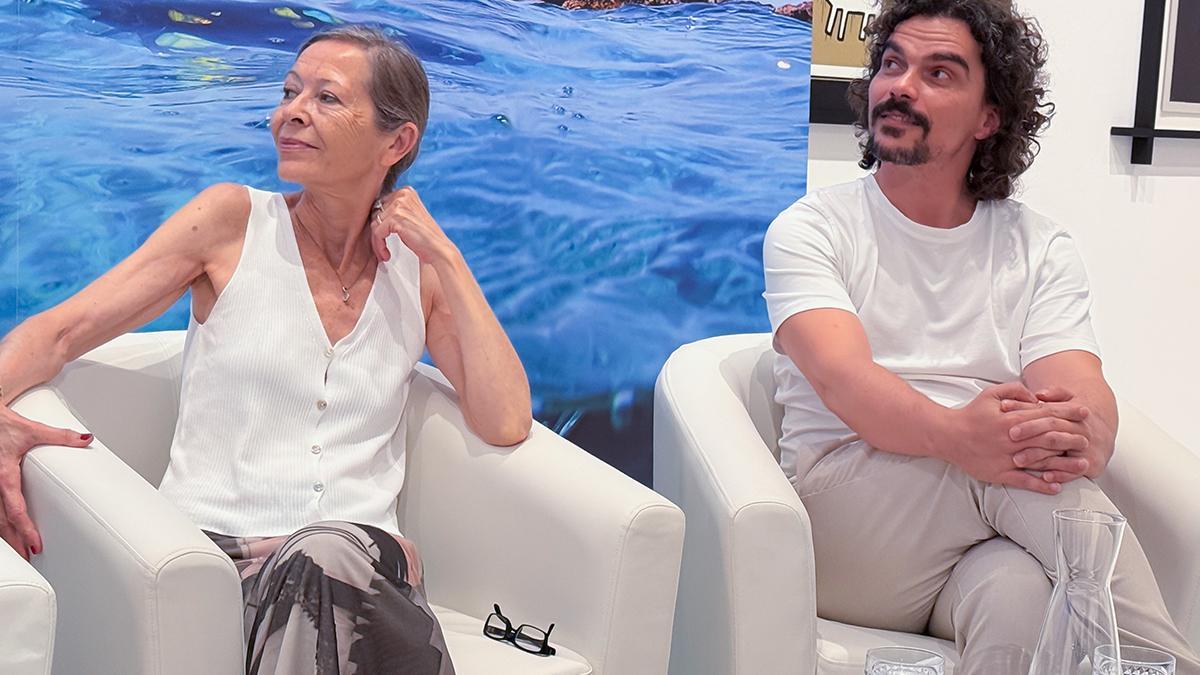 Isabel Soler y Pedro Oliveira durante la conversación sobre la identidad cultural portuguesa.