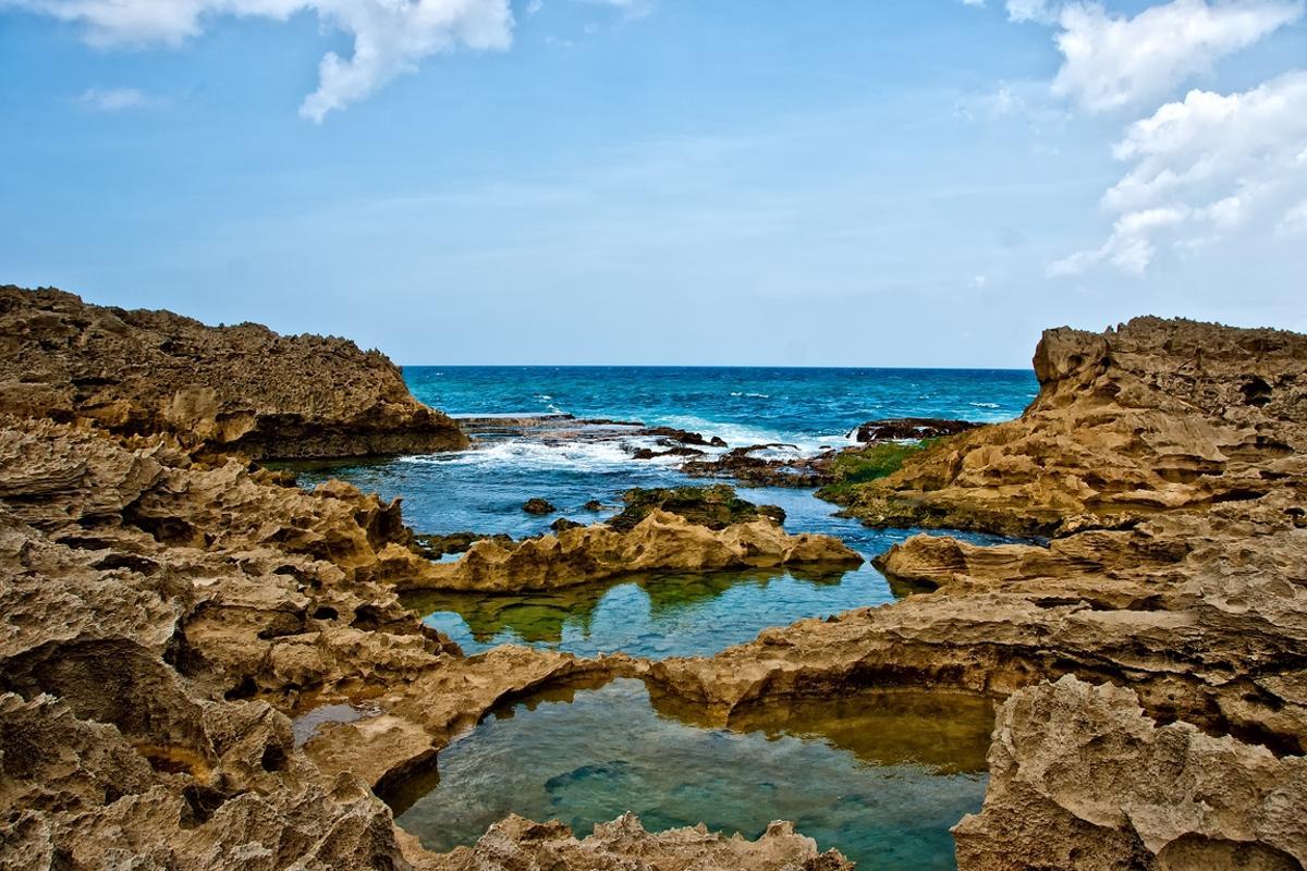 Playa Mar Bella de Vega Baja en Puerto Rico ¿Podría ser cualquier cala del norte de Torrevieja?