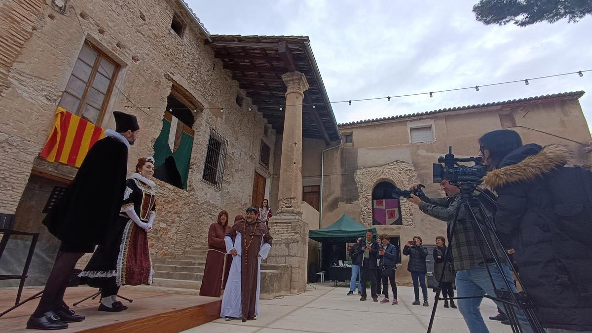 Una de les visites teatralitzades al Palau dels Comtes de Ròtova, durant el porrat de Sant Macià