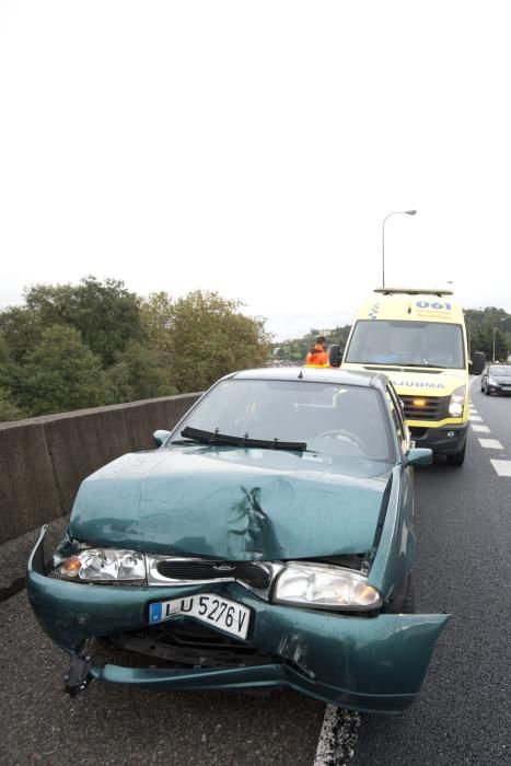 Accidente en la AP-9 por un coche que circulaba en