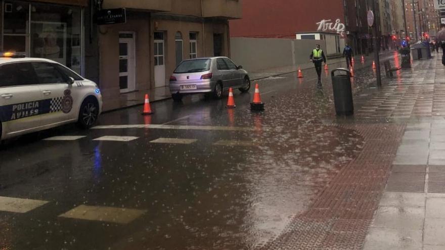 El temporal &quot;Fein&quot; empieza a provocar inundaciones en la comarca de Avilés