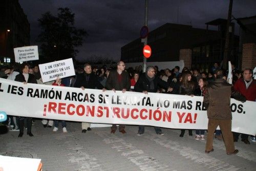 Los alumnos del IES Ramón Arcas de Lorca reclaman que se agilice la reconstrucción de su centro