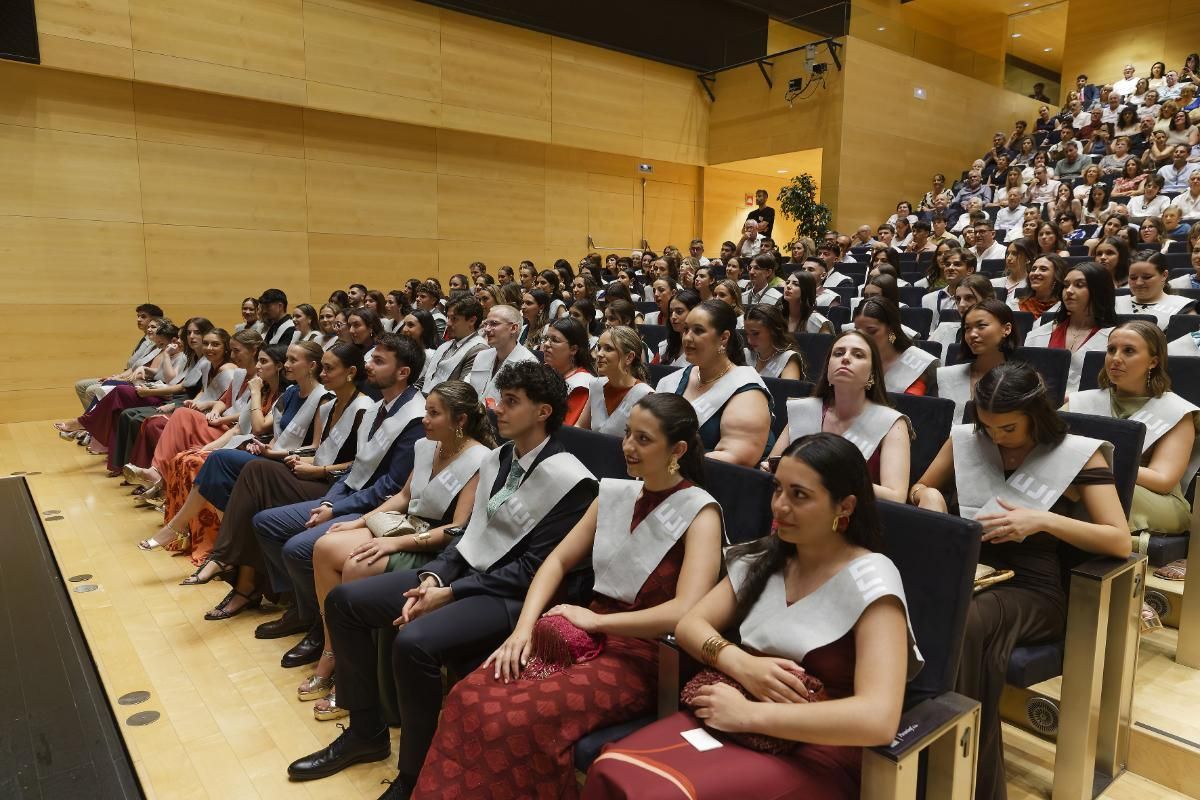 Galería | La Jaume I gradúa a 92 estudiantes de Enfermería y a 84 de Medicina