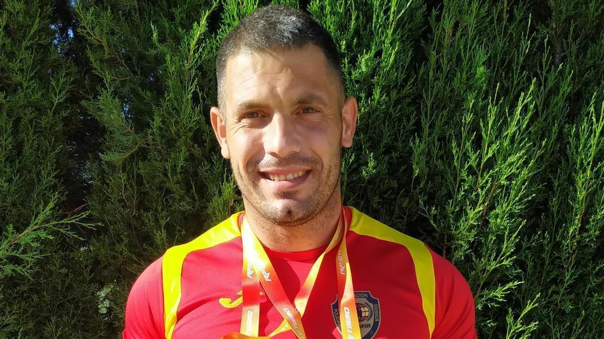 Álex Barrón, exjugador profesional de fútbol sala, atleta y Policía Local en Jumilla