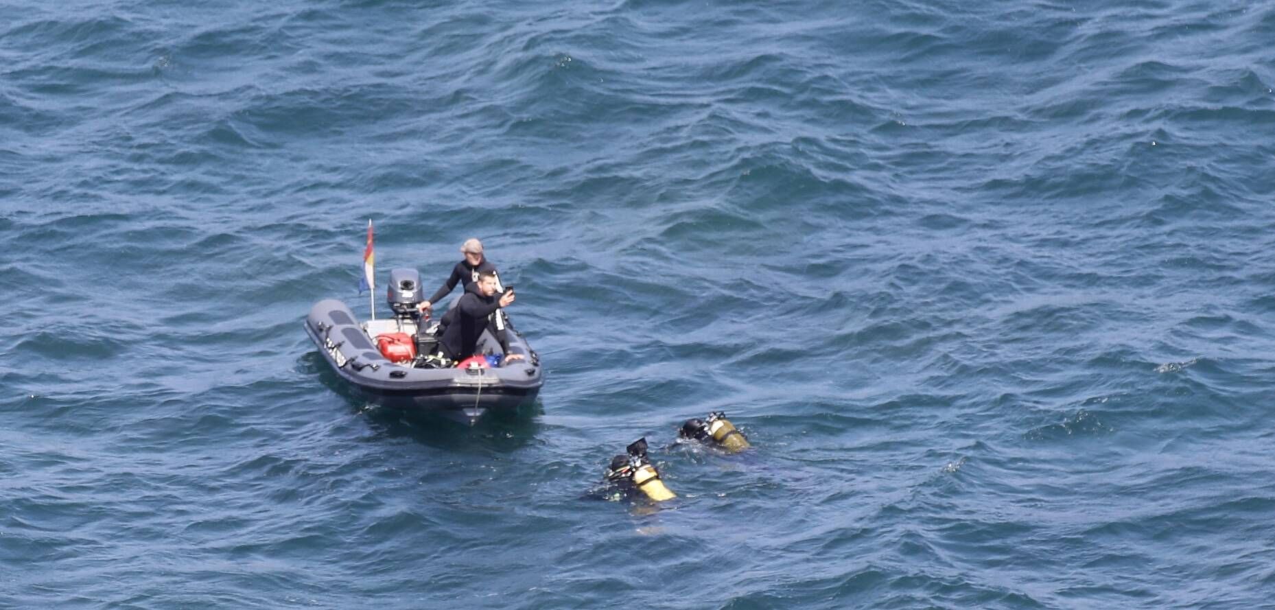 En imágenes: Así fueron las labores de desactivación de tres obuses en la costa de Gijón