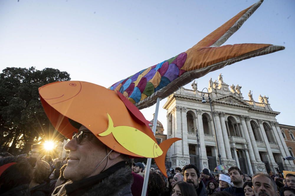 Más de 40.000 'sardinas' se manifiestan en Roma