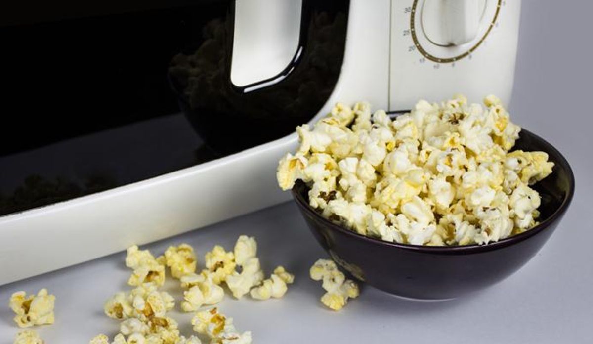 Los alimentos que no debes calentar en el microondas