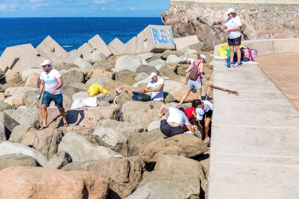 Recogen 120 kilos de basura y 12.000 colillas de Puerto Rico