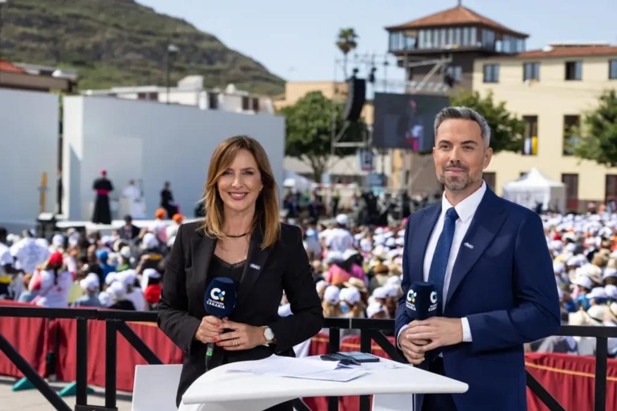 Pilar Rumeu e Isaac Tacoronte, presentadores del 'Buenos días Canarias'.