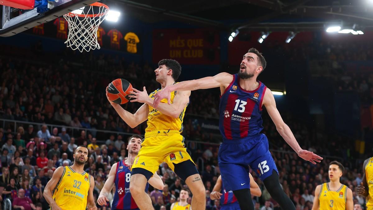 Gabriele Procida, ante Tomas Satoransky en un partido de Euroliga disputado en el Palau