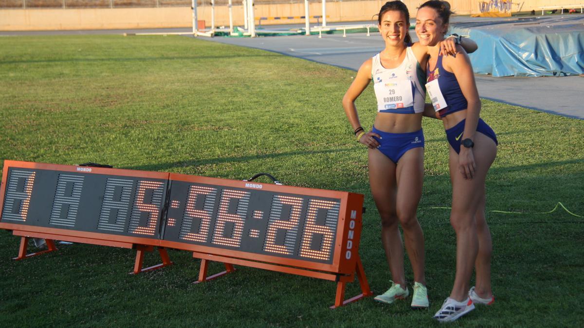 Andrea Romero y Lucía Pinachio, ayer tras el récord.