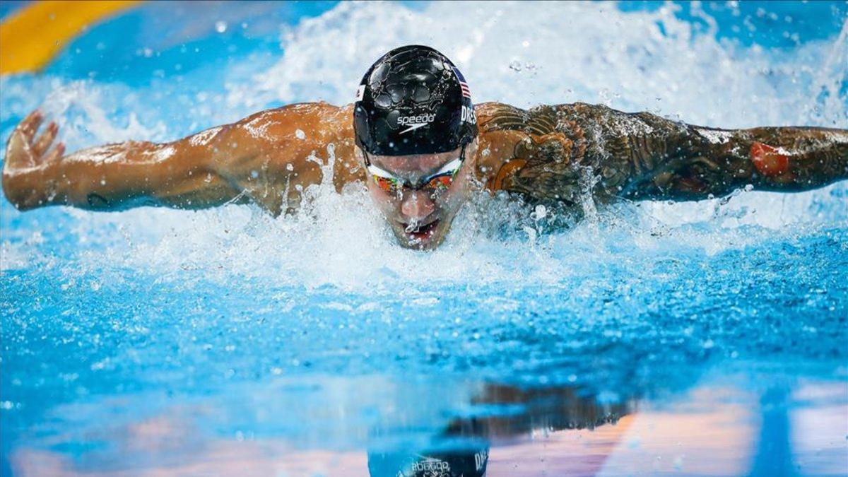 El estadounidense Caeleb Dressel compitiendo en Hangzhou