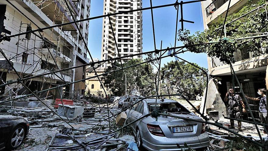 Daños en un barrio de Beirut tras la explosión en el puerto de la ciudad.