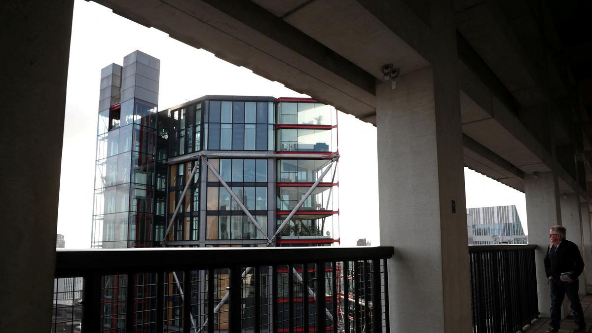 Desde el mirador del Tate Modern se observa el interior de las viviendas del edificio de enfrente.