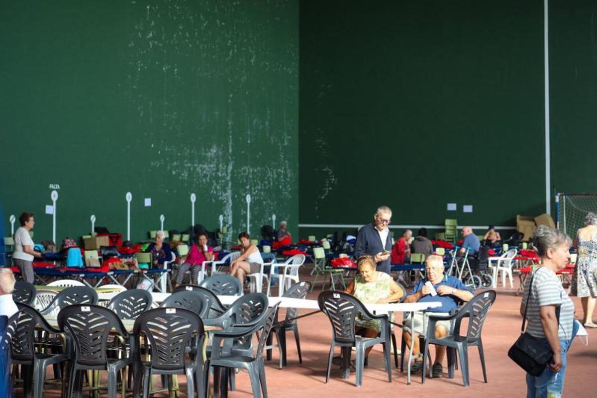 Más de 300 personas pasan la noche en los pabellones habilitados como albergue en Bermillo de Sayago