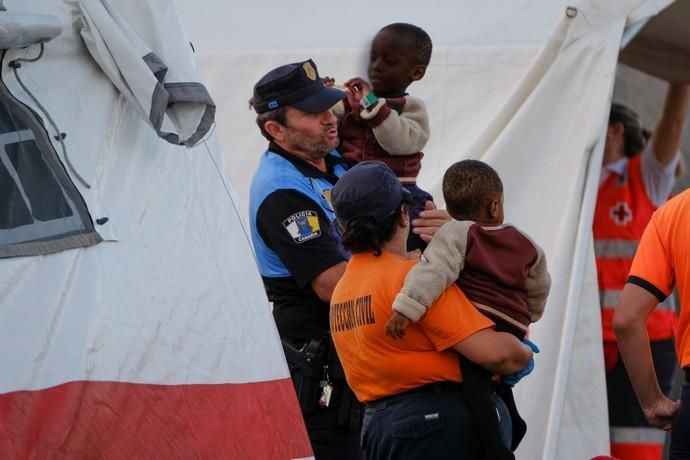 Mogán. Llegada patera Arguineguín.  | 18/12/2019 | Fotógrafo: José Carlos Guerra