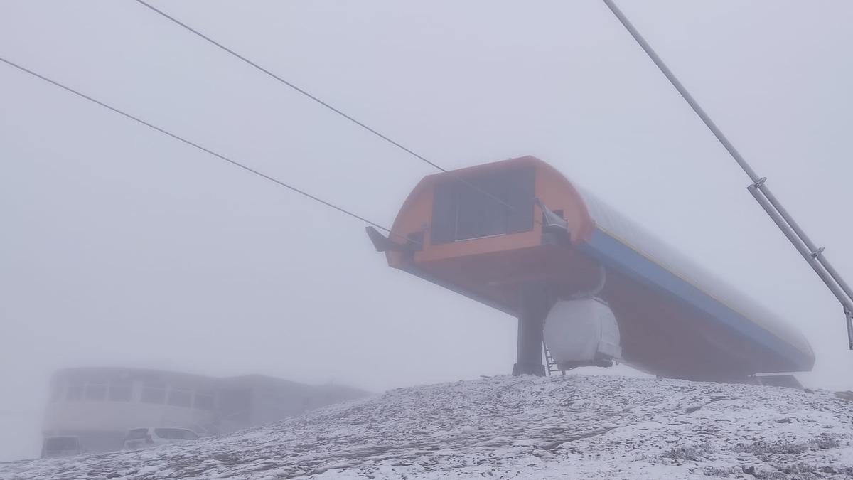 La estación del nuevo telecabina de Pajares, en la zona alta de la estación, con las primeras nieves a mediados de noviembre