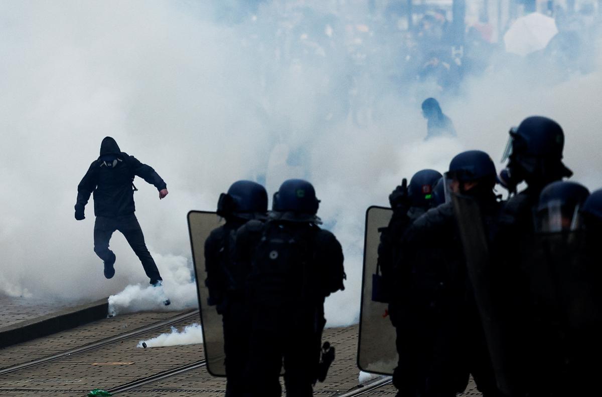 La manifestaciones en París se saldan con 122 detenidos