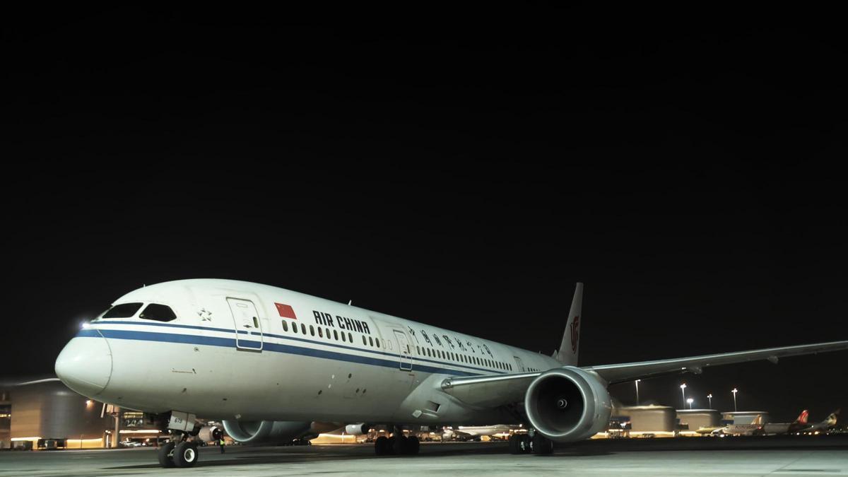 Abu Dabi'deki (BAE) Zayed Uluslararası Havalimanı'na drone saldırısında en az bir kişi öldü ve yedi kişi yaralandı.