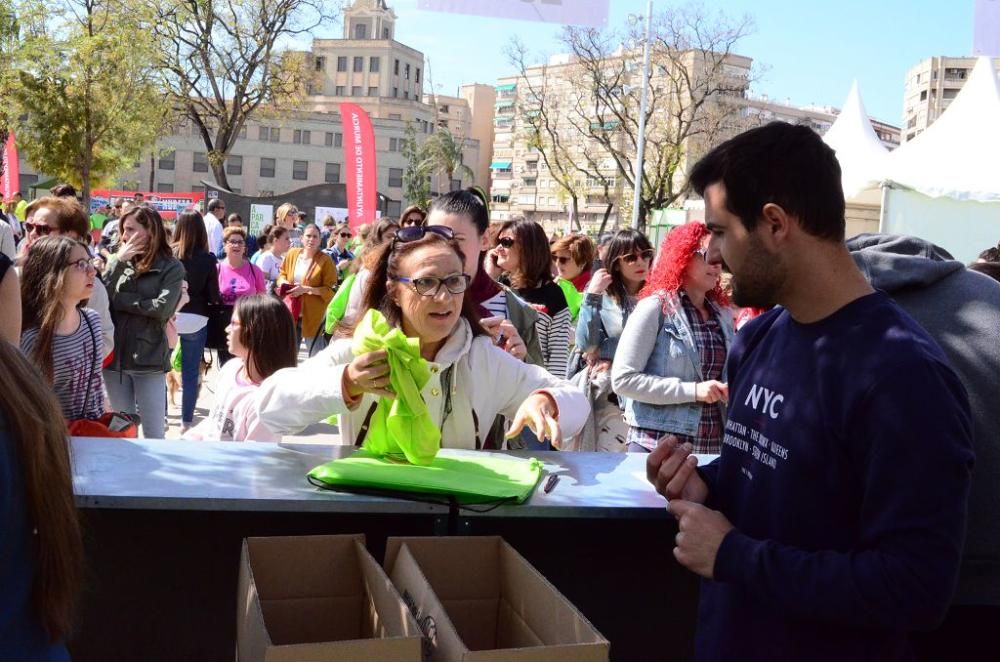 Entrega de dorsales de la III Carrera de la Mujer