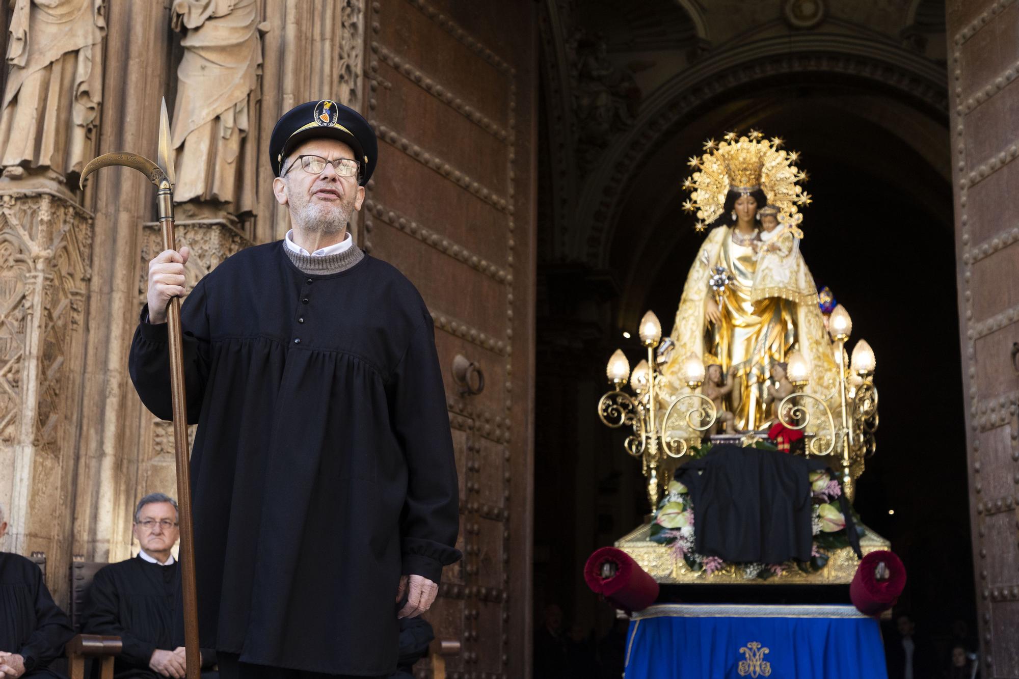 La Virgen de los Desamparados asiste al Tribunal de las Aguas