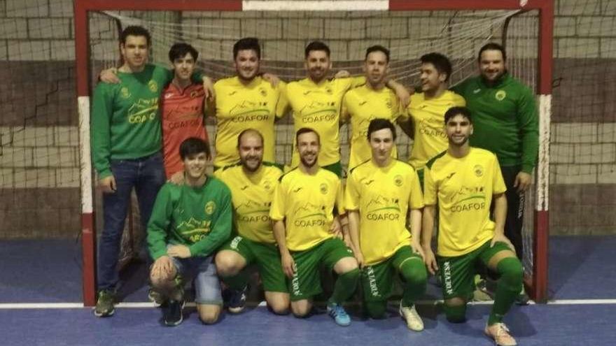 Formación del equipo sénior del EFB Terra de Montes.