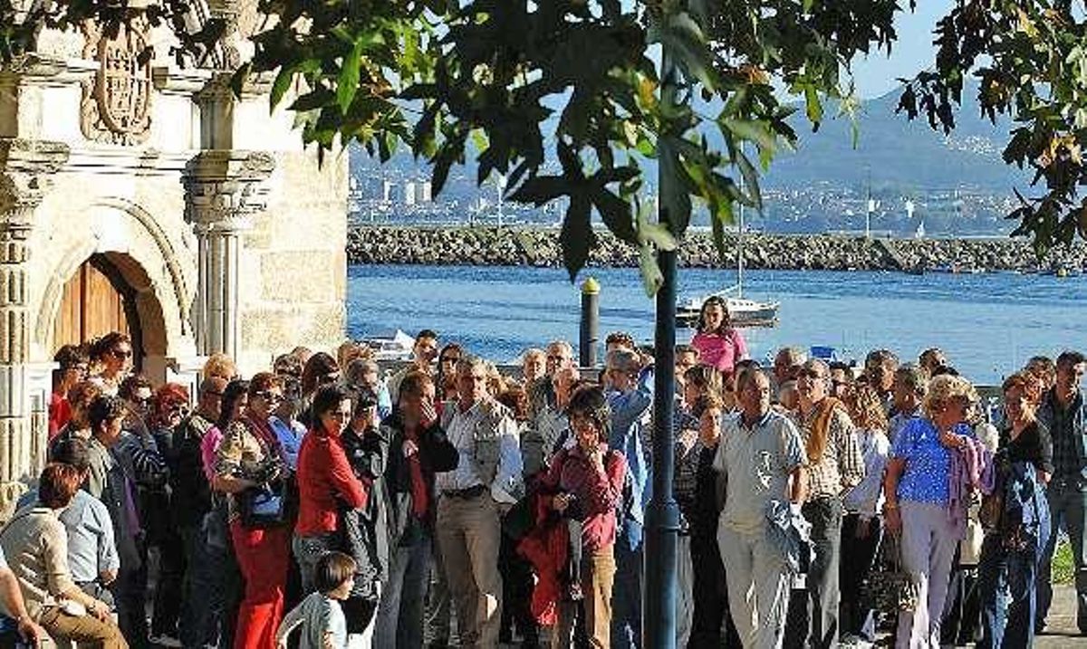 Cangas negocia convertirse en destino de turistas que llegan al puerto de Vigo en grandes cruceros