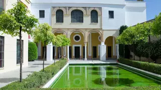 Dormir junto a una 'alberca' "como un palacio" en el corazón de Córdoba: así es el alojamiento de moda en el centro