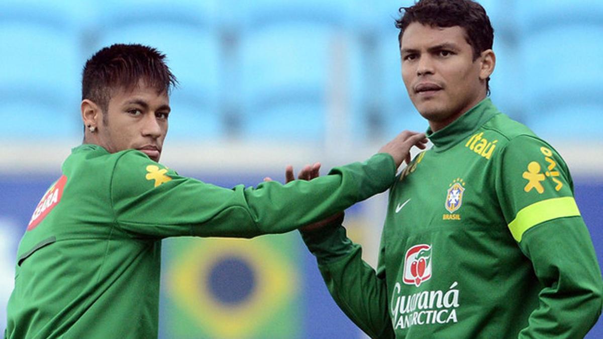 Neymar Junior y Thiago Silva durante un entrenamiento de la selección brasileña