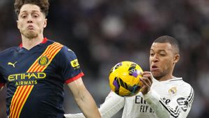 Real Madrids Kylian Mbappe, right, and Gironas Ladislav Krejci challenge for the ball during the Spanish La Liga soccer match between Real Madrid and Girona at the Santiago Bernabeu stadium in Madrid, Spain, Sunday, Feb. 23, 2025. (AP Photo/Manu Fernandez). EDITORIAL USE ONLY/ONLY ITALY AND SPAIN