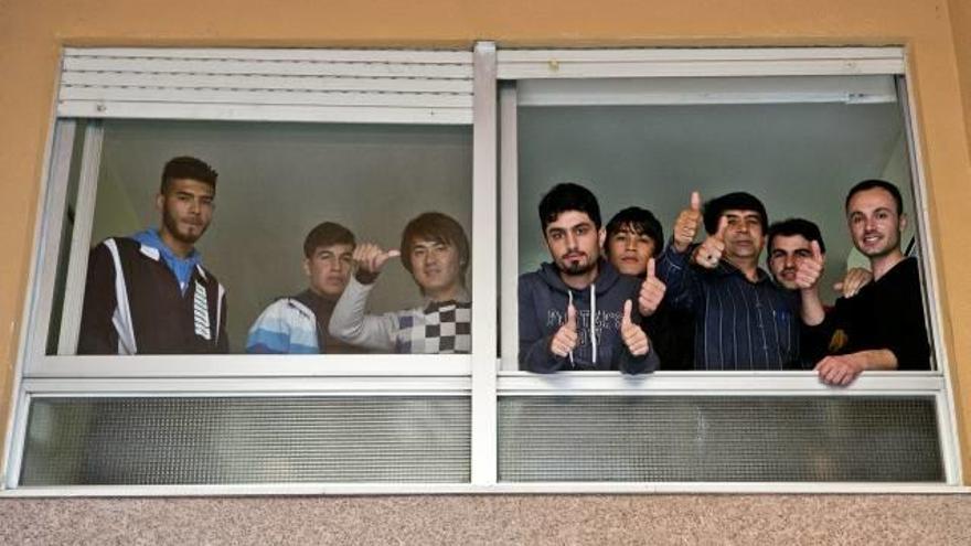 Los refugiados en la casa en la que están en Mutxamel.