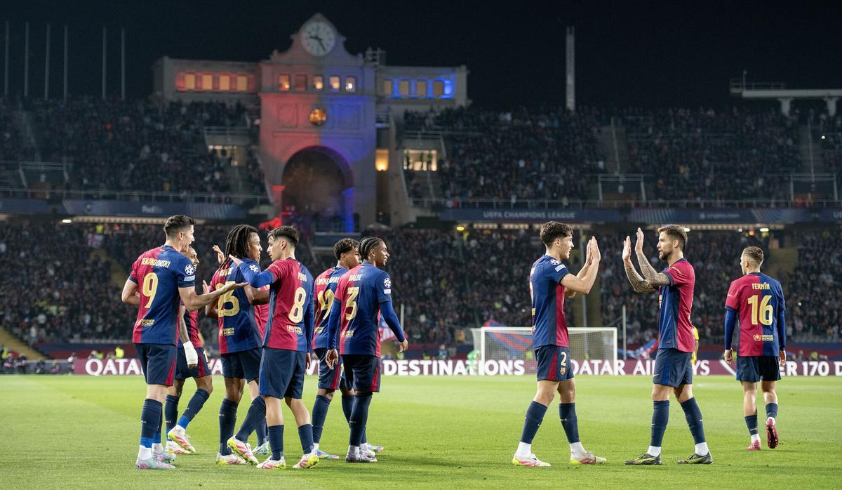 Celebración del primer gol de Raphinha en el estadio Lluís Companys al Borussia Dortmund.