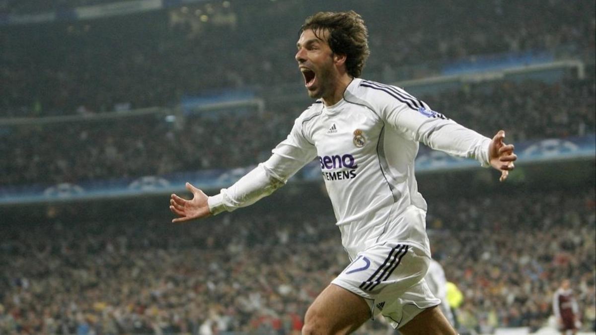 Ruud Van Nistelrooy celebra un gol durante su etapa en el Real Madrid.