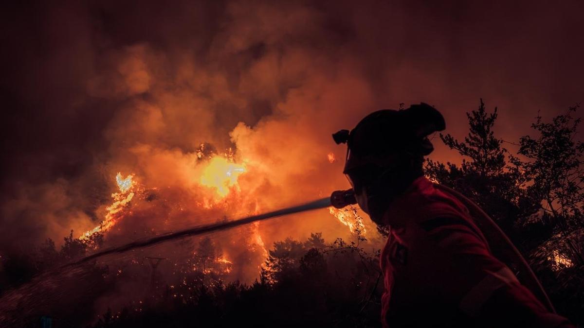 Muere un militar de la UME mientras trabajaba en el incendio de Las Peñas de Riglos (Huesca)