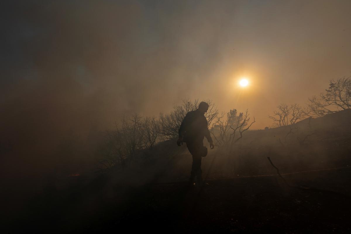 Incendios descontrolados en las islas griegas de Corfú y Rodas