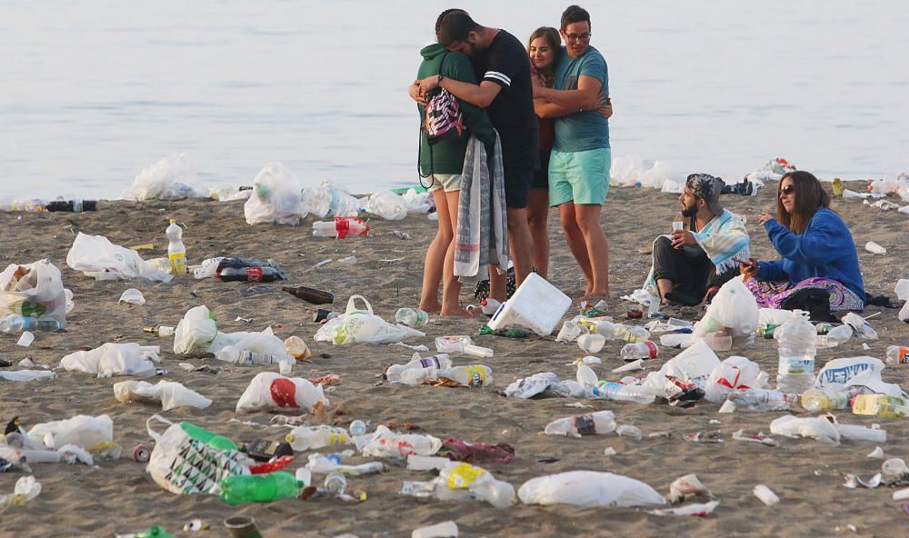 Así han quedado las playas después de la Noche de San Juan