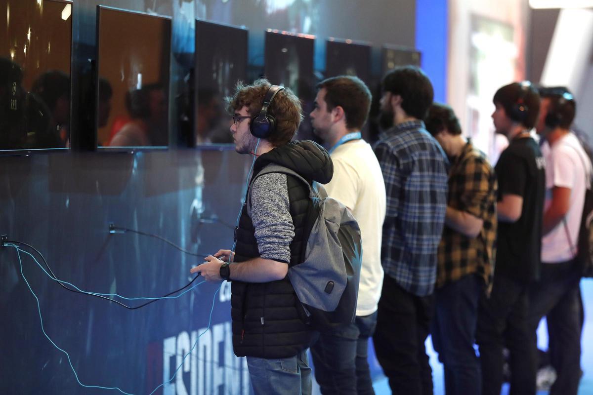 Los jugadores en España se reparten en un 47 % de mujeres (8,5 millones) y un 53 % de hombres (9,6 millones). Los jugadores en España se reparten en un 47 % de mujeres (8,5 millones) y un 53 % de hombres (9,6 millones).