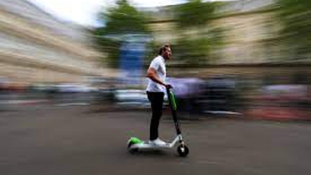 Circula a más de 25 km/h con un patinete en un carril bici de Las Palmas de Gran Canaria