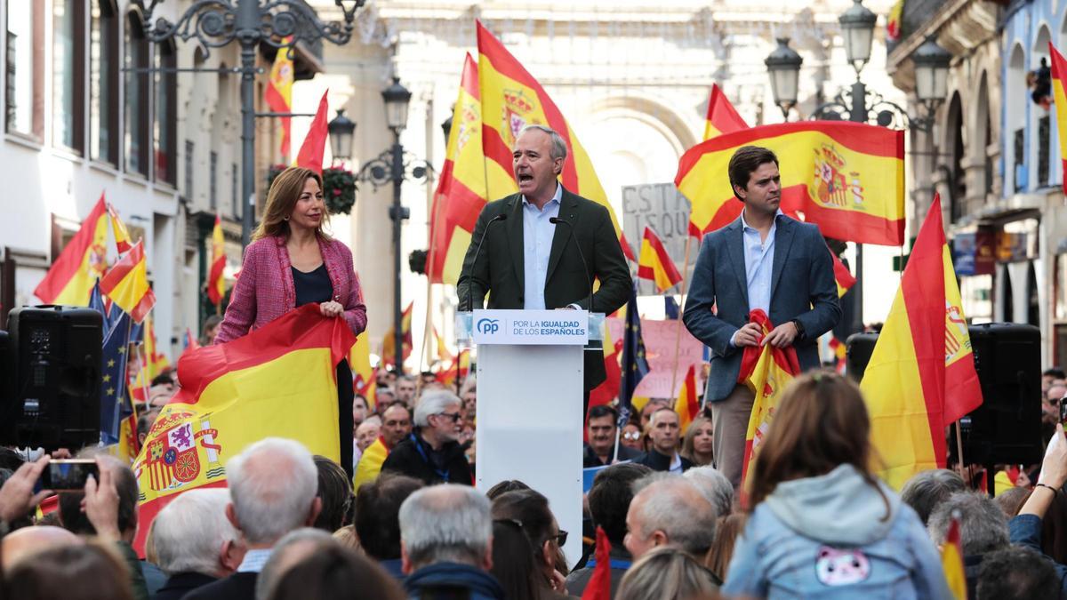 El líder del PP en Aragón, Jorge Azcón, el pasado mes de noviembre en un acto en Zaragoza contra la amnistía.