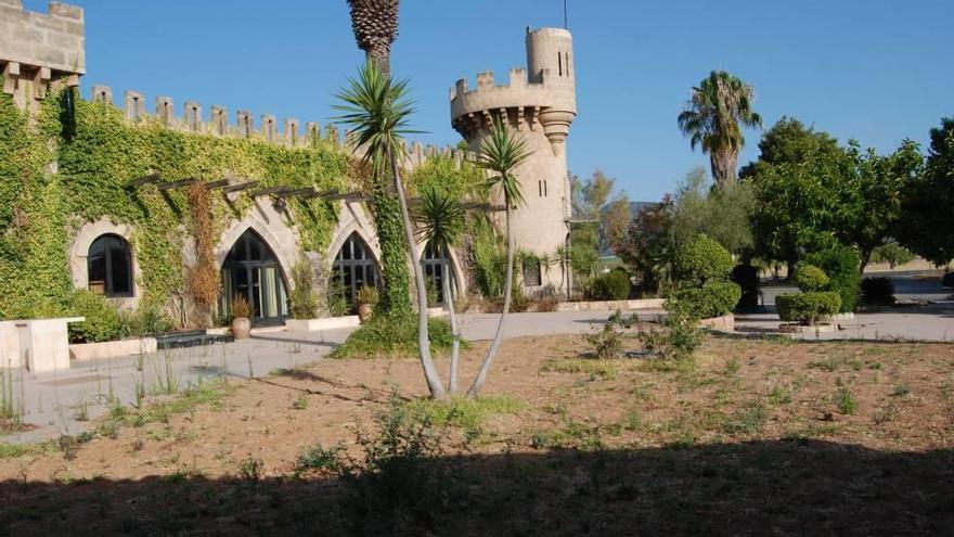 Panorámica del foro de Mallorca, donde solo permanece abierto al público un restaurante.