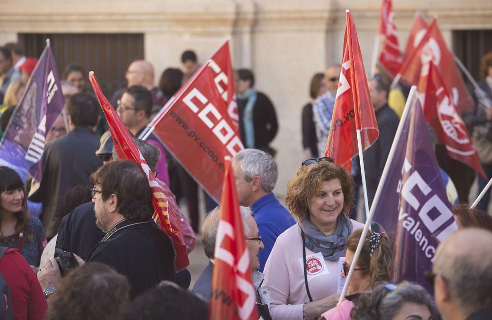 Concentración de pensionistas en Castelló