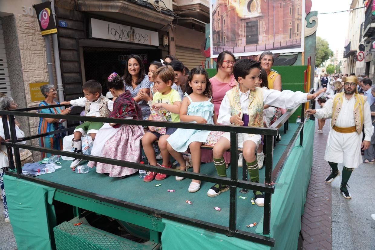 Castelló recibe con honores al Santísimo en la procesión del Corpus Christi