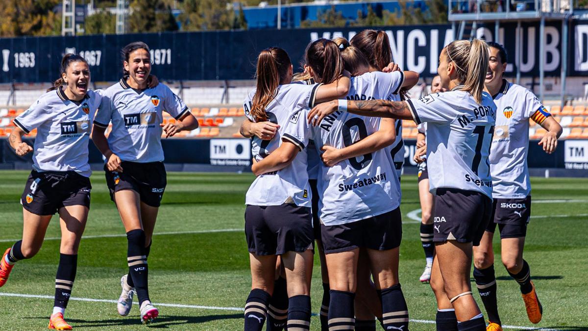 Las jugadoras del Valencia Femenino, celebrando un gol